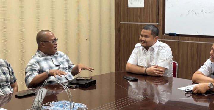 Rapat konsolidasi Ketua KONI Sawahlunto Jhon Reflita  Bersama Wakil Walikota Sawahlunto Jefrry Hibatullah di Kantor Dinas Pariwisata, Pemuda dan Olahraga Sawahlunto Rabu (18/2/2026),